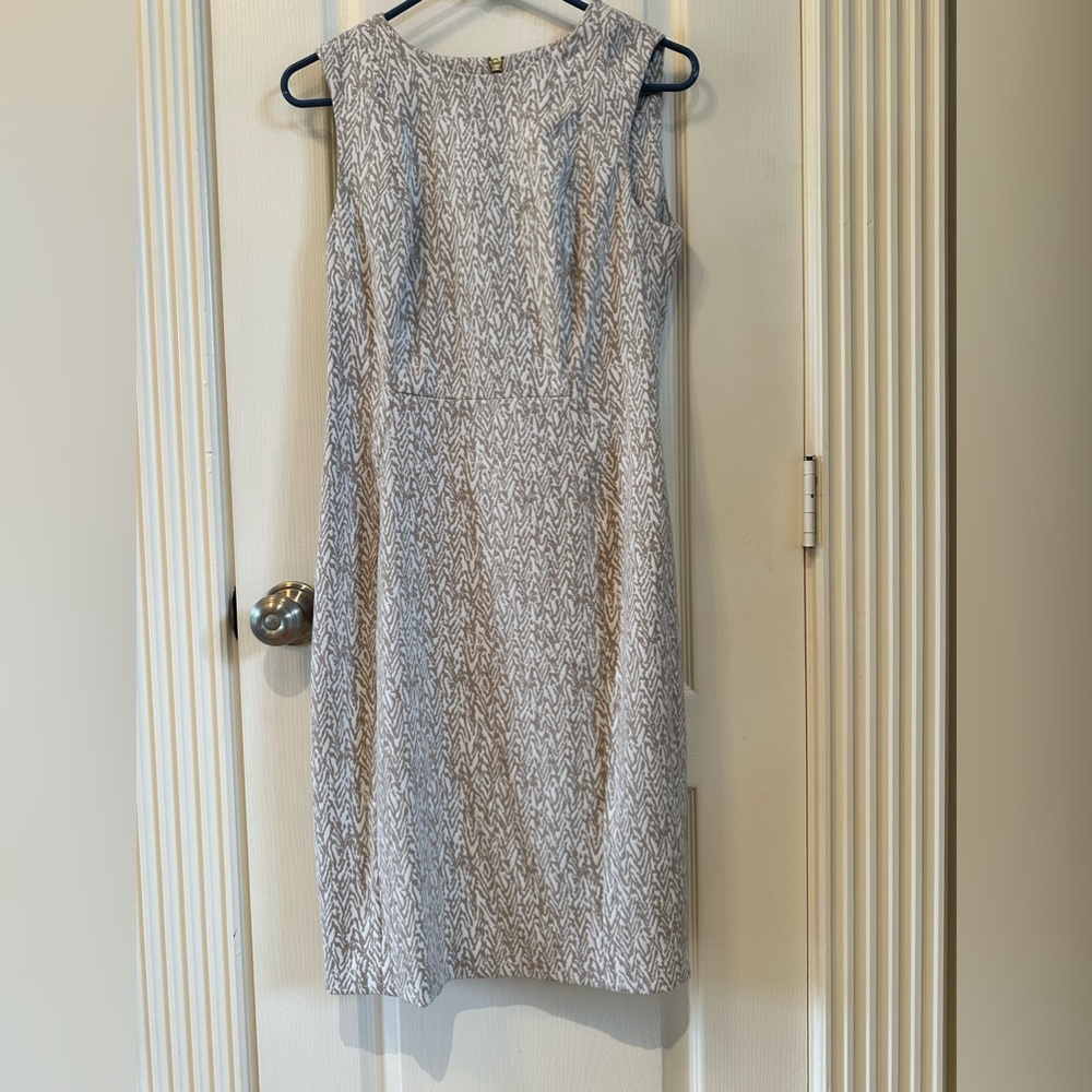 Calvin Klein Sz 6 Tan and White Patterned Sheath Dress